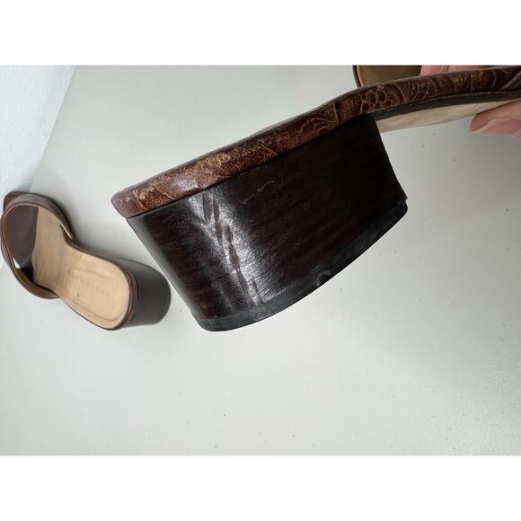 Saks Fifth Avenue Sandals Embossed Brown Slip On Size 8 - Picture 7 of 10